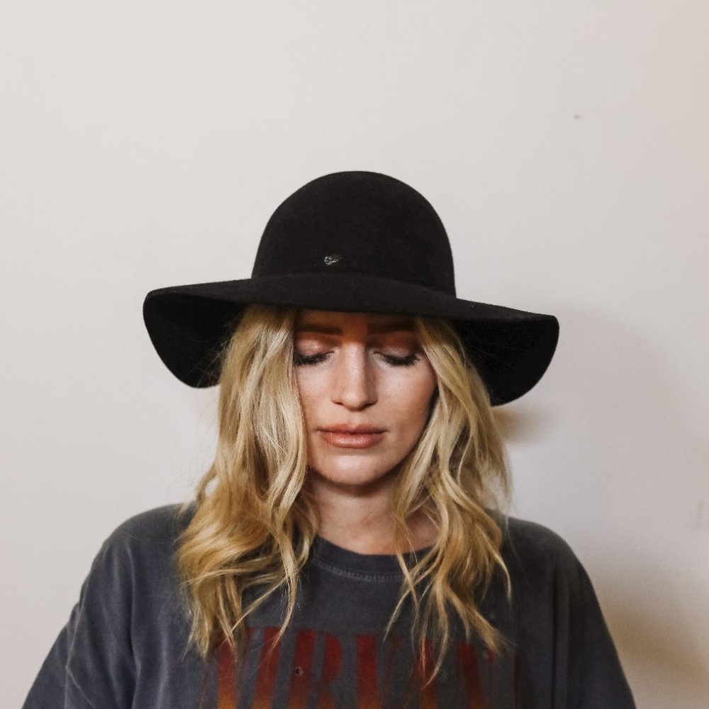 black floppy hat - Picture 2 of 2